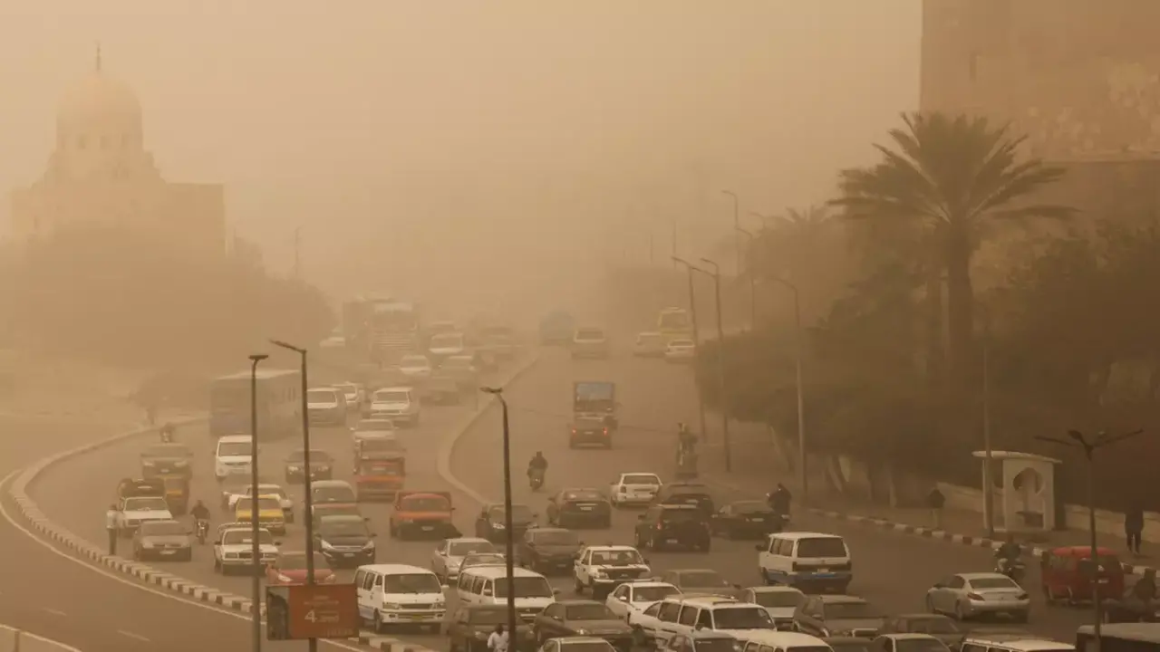 الأرصاد تحذر من شبورة كثيفة تعطل حركة المرور فجر الخميس وتوقعات بصقيع زراعي